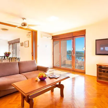 Beach 3 * Podstrana